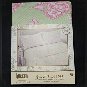 Wicked by Katie Kime Queen Sheet Set in Mint with Pink Print